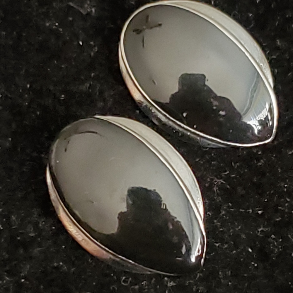 Vintage 1980s silvertone and faux black onyx pierced earrings